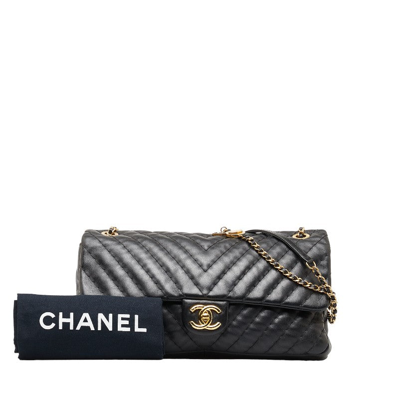 Chanel Chevron Medallion Charm Flap Bag Leather Shoulder Bag in Good condition