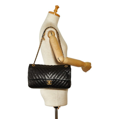 Chanel Chevron Medallion Charm Flap Bag Leather Shoulder Bag in Good condition