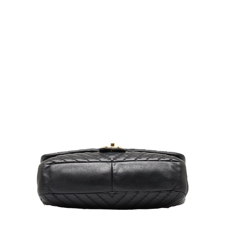 Chanel Chevron Medallion Charm Flap Bag Leather Shoulder Bag in Good condition