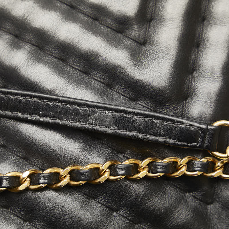 Chanel Chevron Medallion Charm Flap Bag Leather Shoulder Bag in Good condition