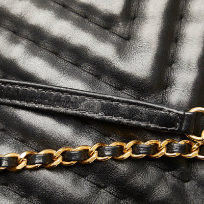 Chanel Chevron Medallion Charm Flap Bag Leather Shoulder Bag in Good condition