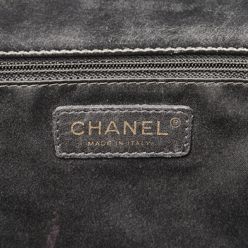 Chanel Chevron Medallion Charm Flap Bag Leather Shoulder Bag in Good condition
