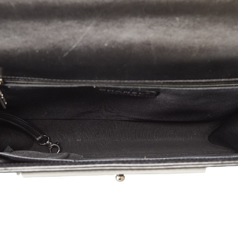Chanel Large Bicolor Le Boy Flap Bag Leather Shoulder Bag in Good condition