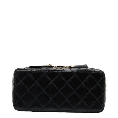 Chanel Quilted Leather Chain Vanity Bag Leather Vanity Bag in Good condition