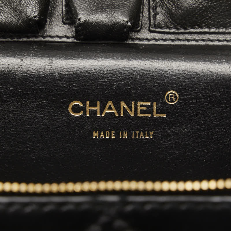 Chanel Quilted Leather Chain Vanity Bag Leather Vanity Bag in Good condition