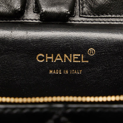 Chanel Quilted Leather Chain Vanity Bag Leather Vanity Bag in Good condition