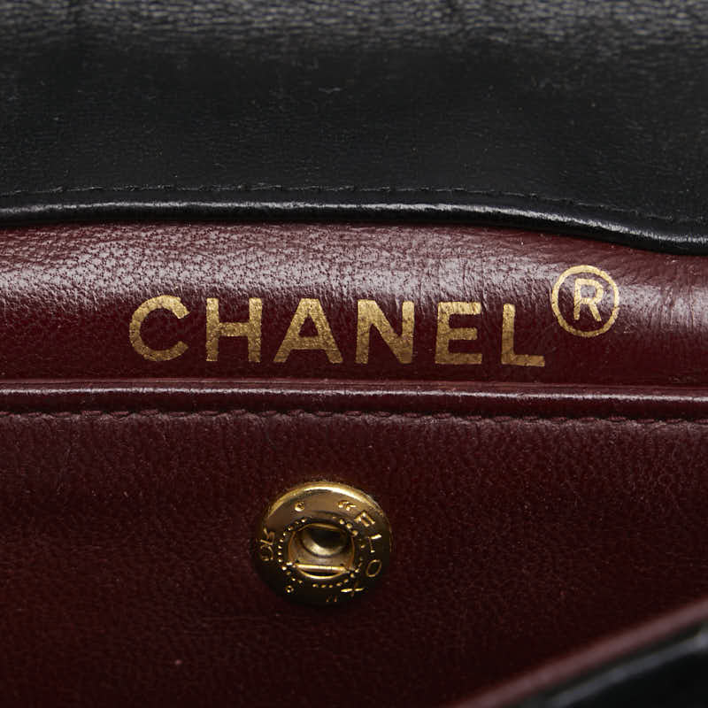 Chanel CC Quilted Leather Chain Flap Bag Leather Shoulder Bag in Good condition