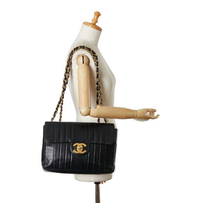 Chanel CC Vertical Quilt Leather Flap Bag Leather Shoulder Bag in Good condition