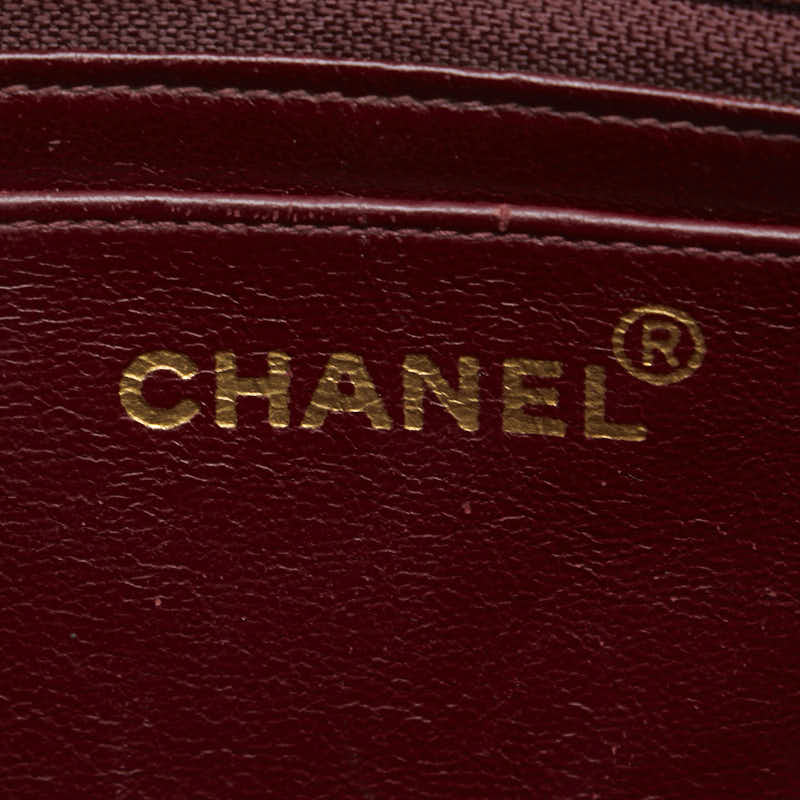 Chanel CC Vertical Quilt Leather Flap Bag Leather Shoulder Bag in Good condition