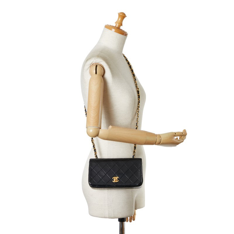 Chanel CC Quilted Leather Full Flap Bag Leather Shoulder Bag in Good condition