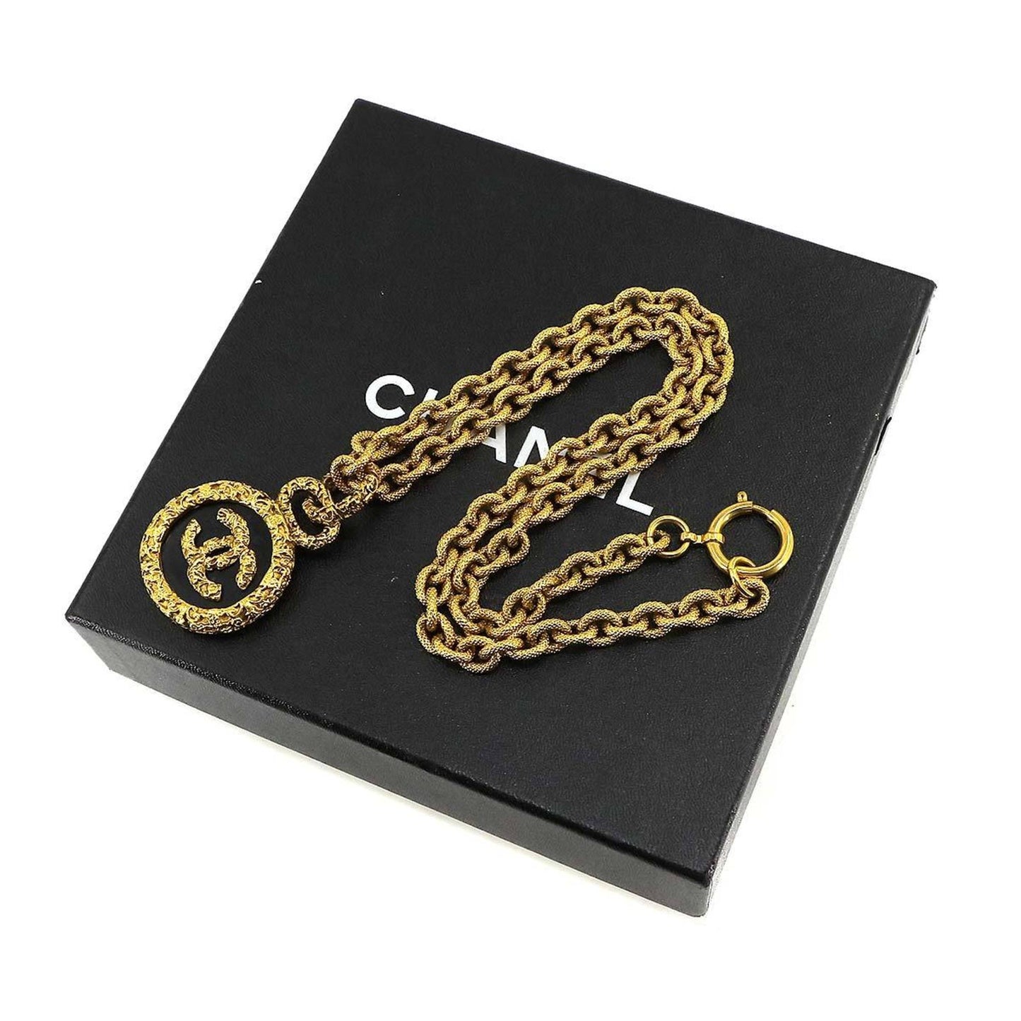 Chanel Medaillon