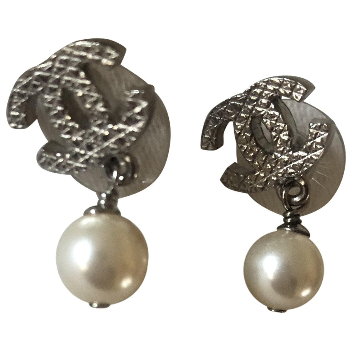 Chanel cc silver metal earrings