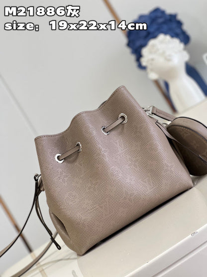 Franco Shops - Louis Vuittons  - 15774