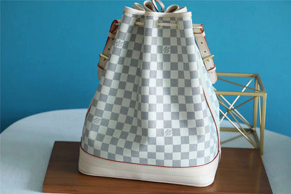The Franco Shops - Louis Vuittons  - 7743