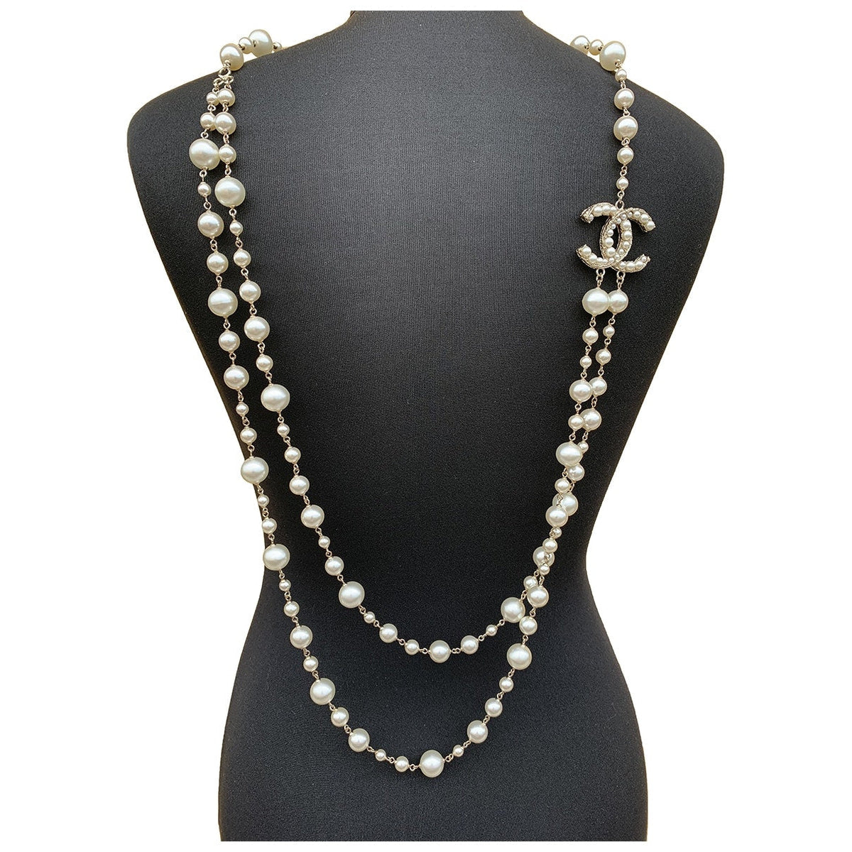 Chanel cc ecru pearls long necklaces