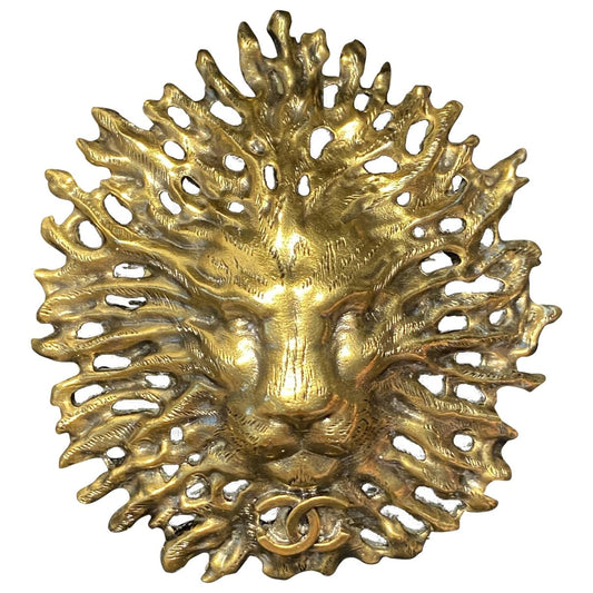 Chanel gold metal pins & brooches