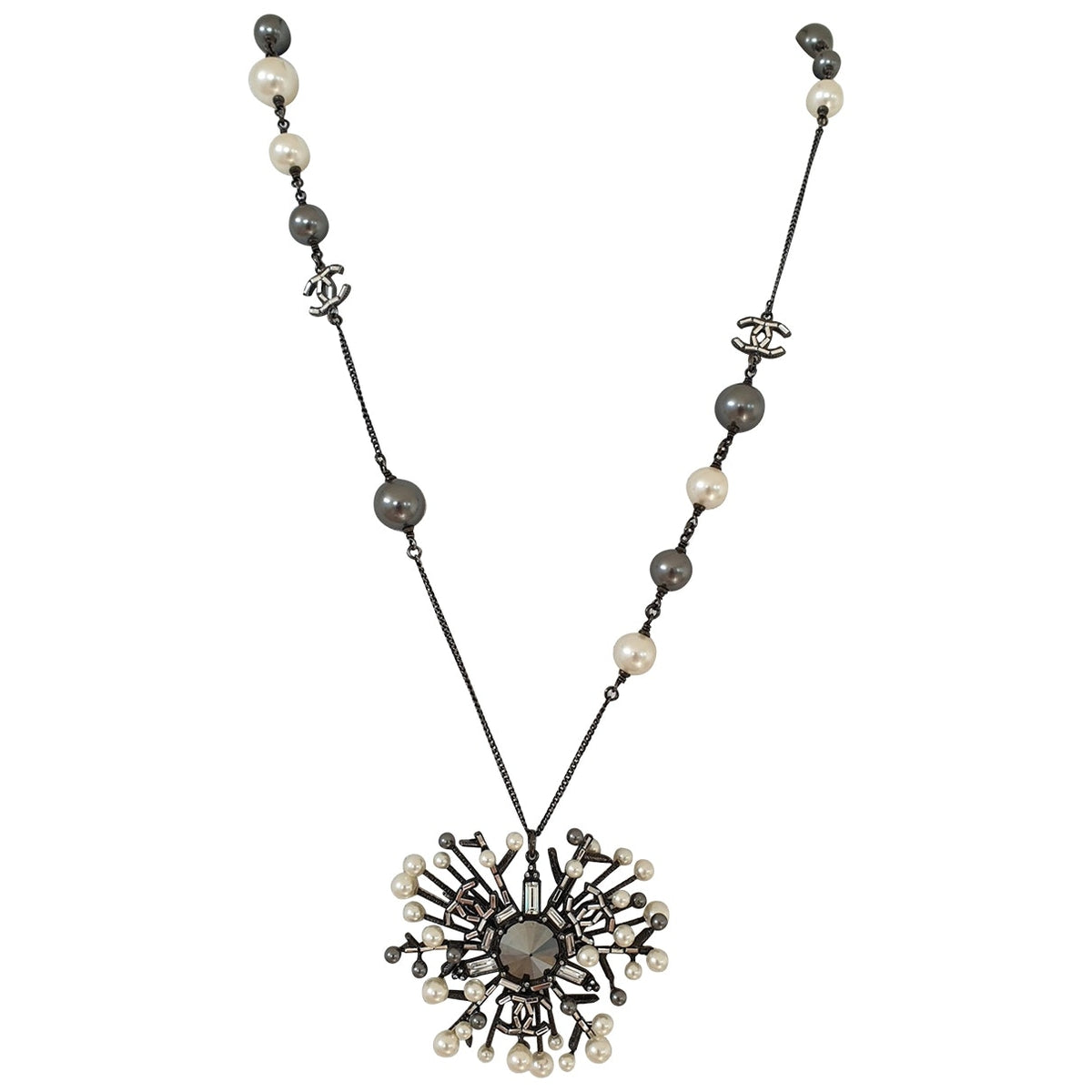 Chanel cc  pearls necklaces