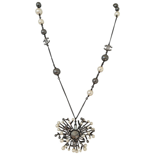 Chanel cc  pearls necklaces