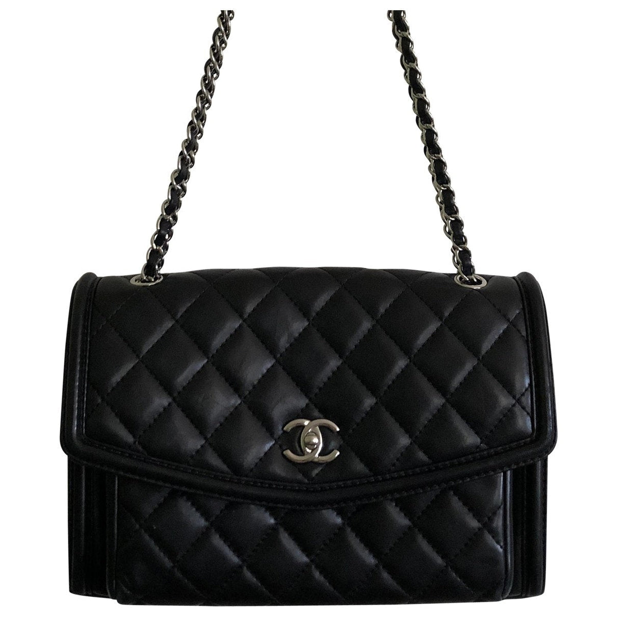 Chanel timeless/classique black leather handbag