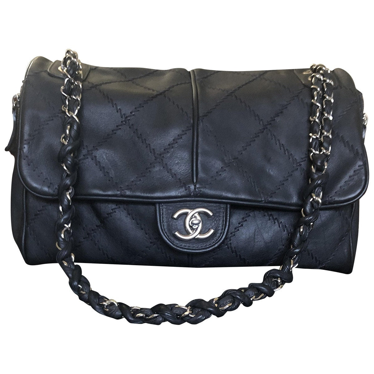 Chanel timeless/classique black leather handbag