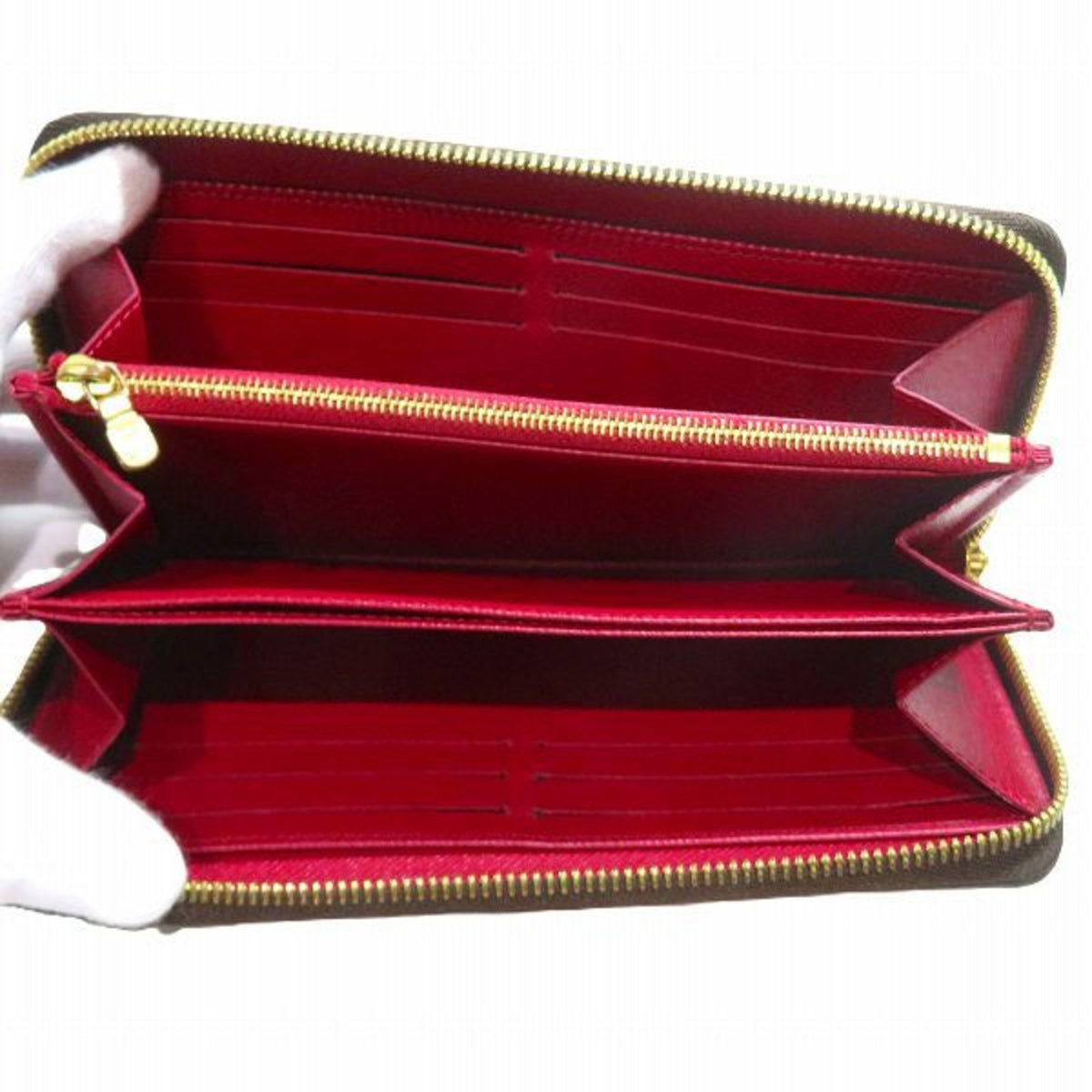 LOUIS VUITTON Zippy wallet