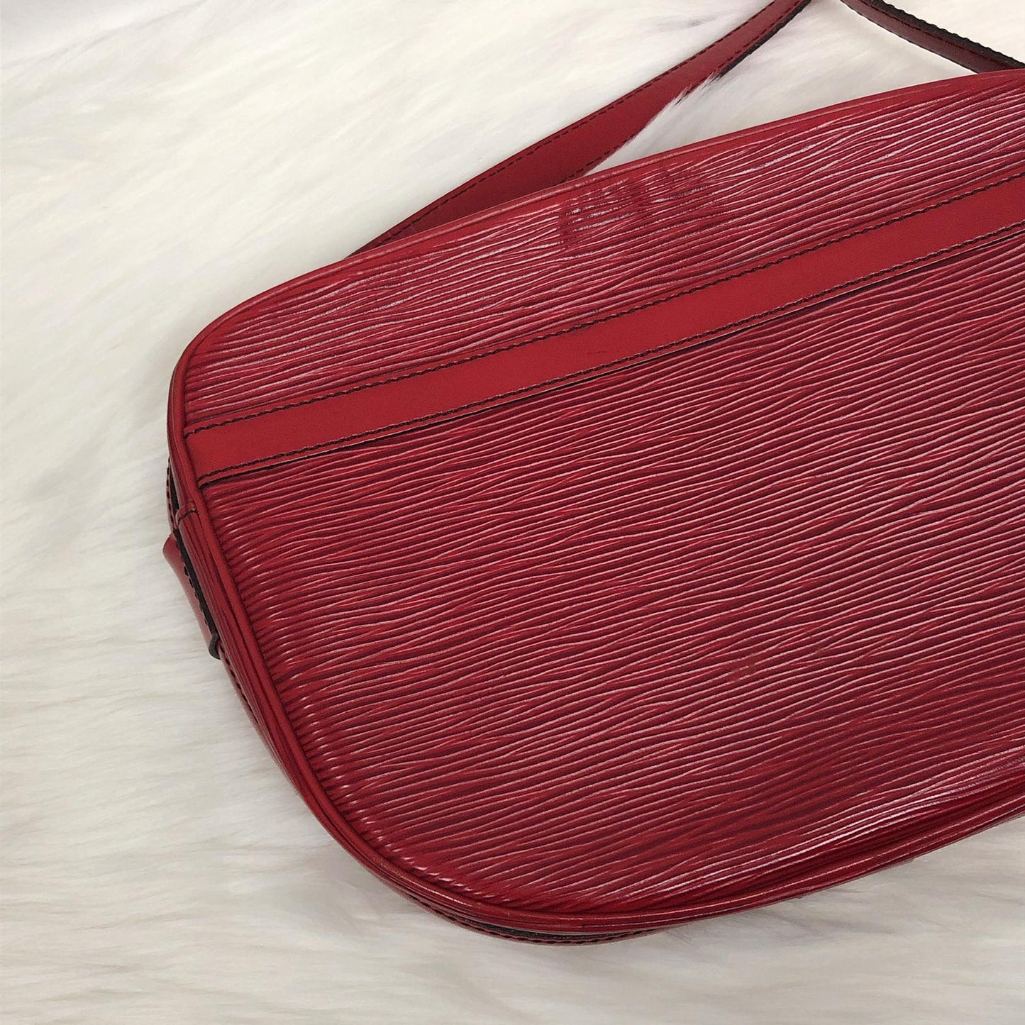 Louis-Vuitton Epi Rare Red Jeune Fille MM