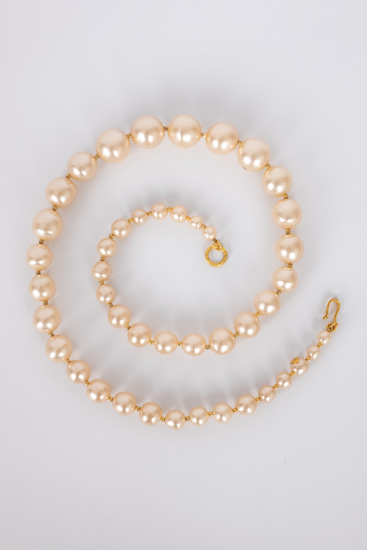 Collier de perles nacr√©es Chanel s