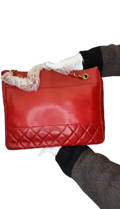 Leather handbag Chanel Red in Leather A- A-