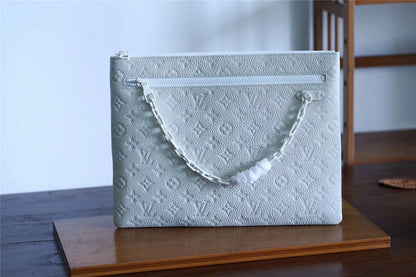 Franco Shops - Louis Vuittons  - 10923