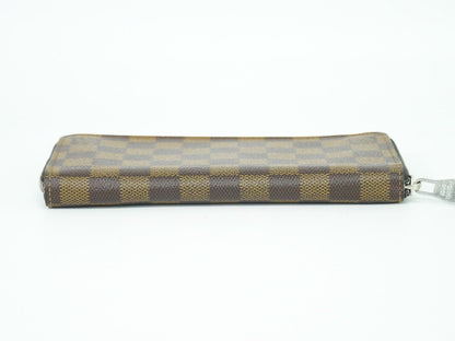 LOUIS VUITTON Zippy Wallet