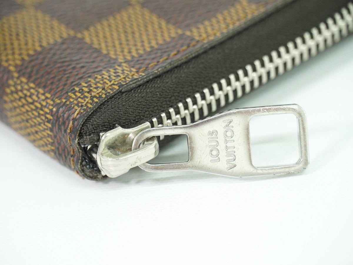 LOUIS VUITTON Zippy Wallet