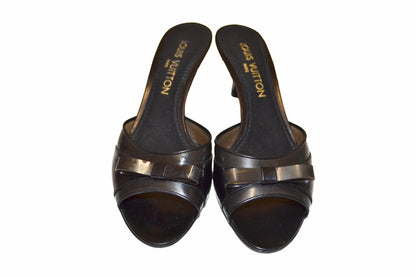 Louis Vuitton Black Leather Rubber Bow Sandal Size 38 | Italystation.com - Shop Now at italystation.com