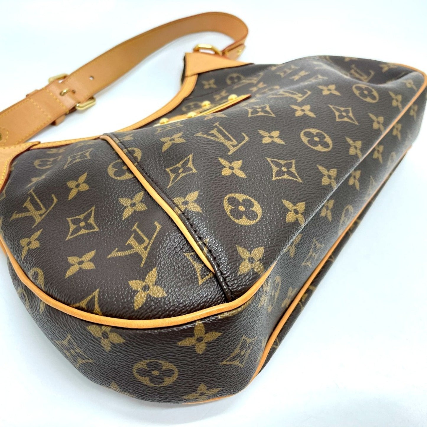 LOUIS VUITTON Thames Shoulder Bag