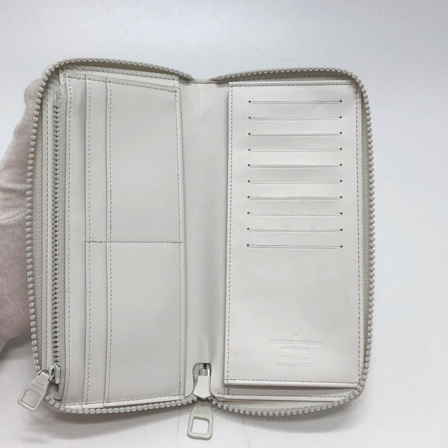 LOUIS VUITTON Zippy Wallet Vertical