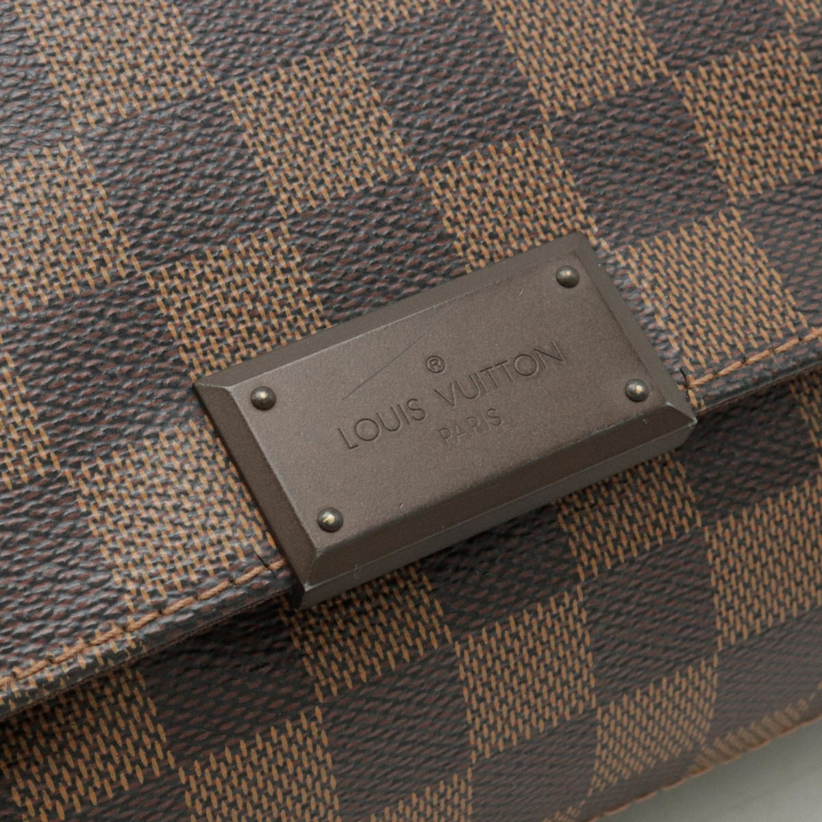 LOUIS VUITTON District Shoulder Bag