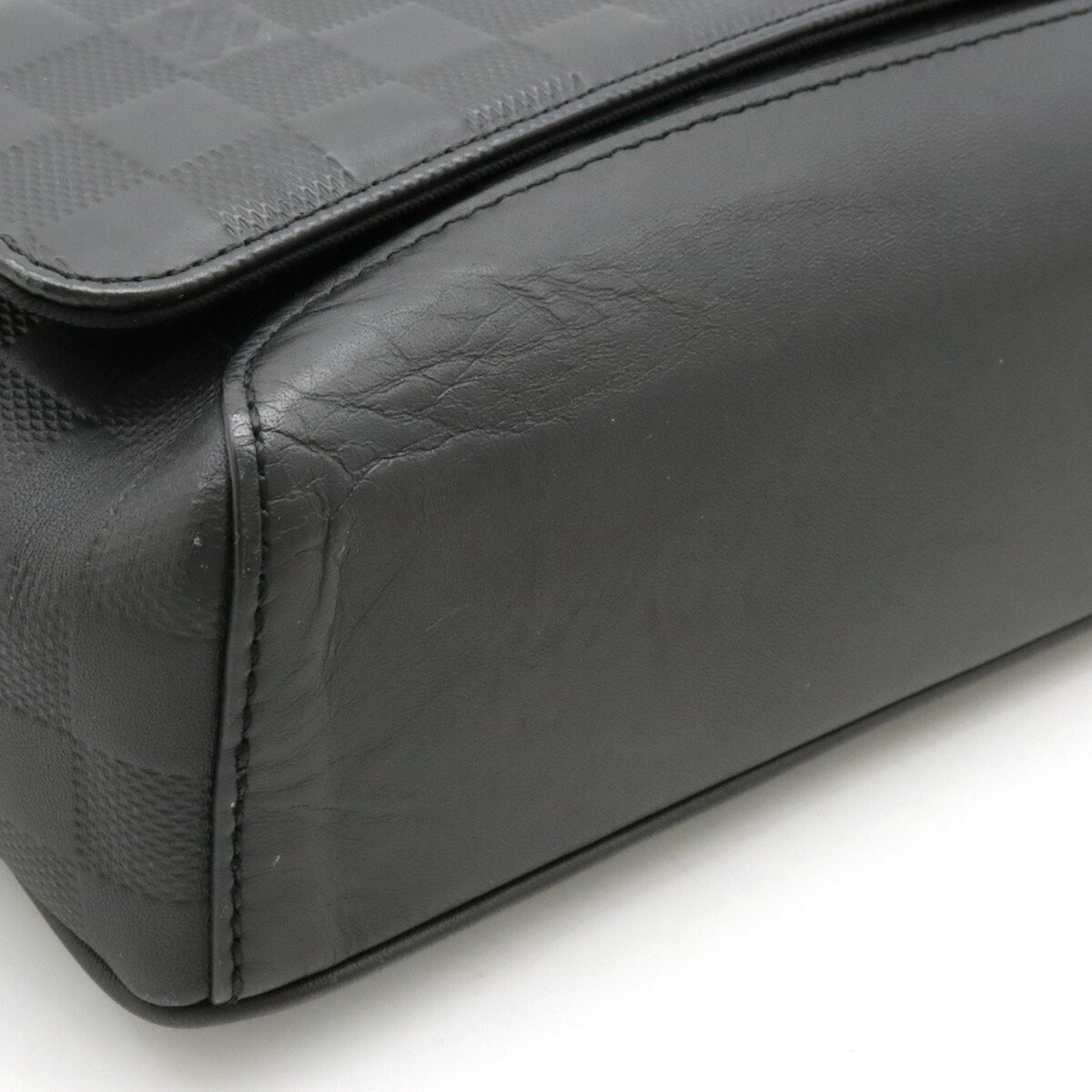 LOUIS VUITTON District Shoulder Bag