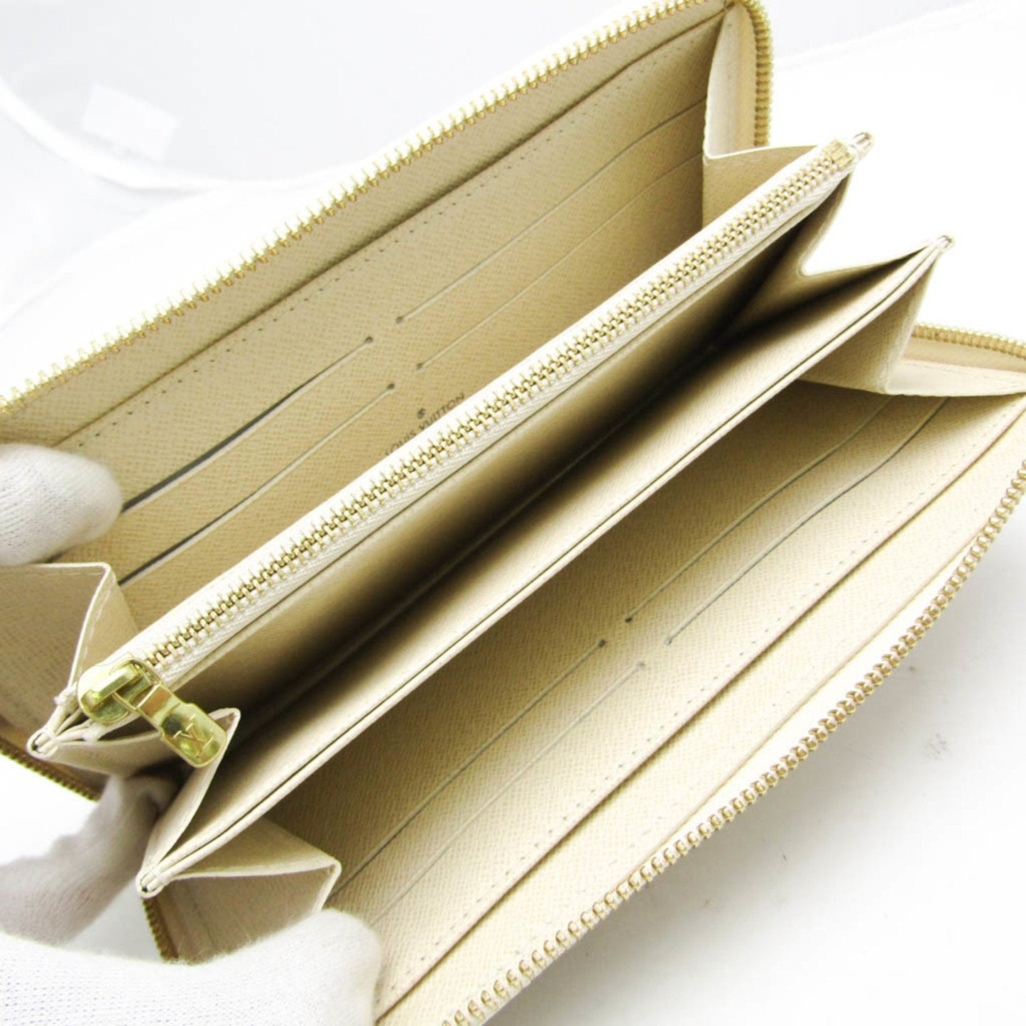 LOUIS VUITTON Zippy wallet