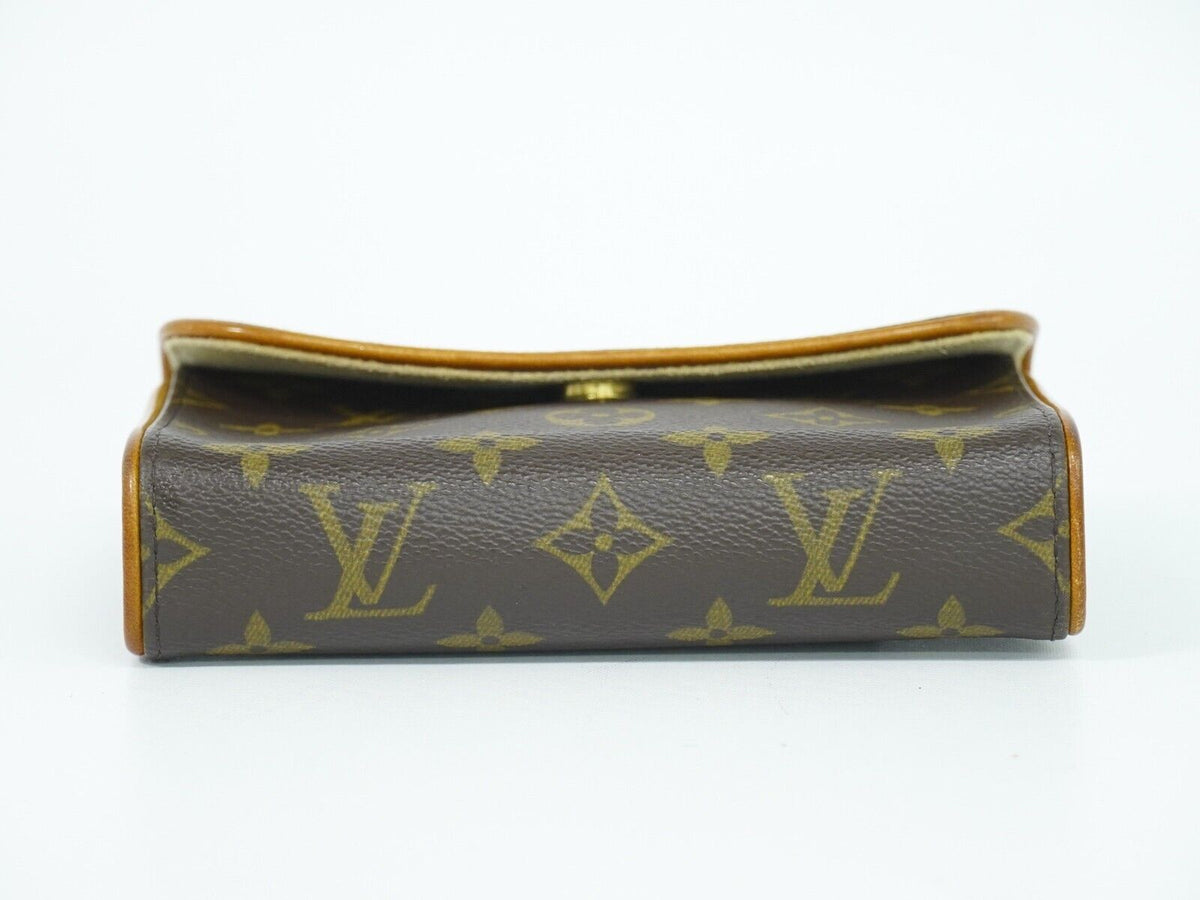 LOUIS VUITTON Pochette florentine Handbag