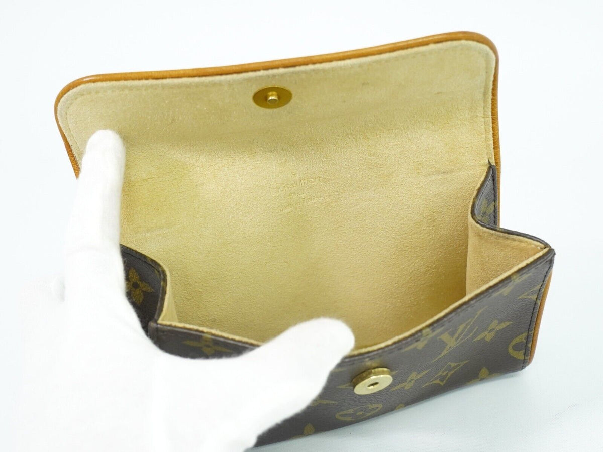 LOUIS VUITTON Pochette florentine Handbag
