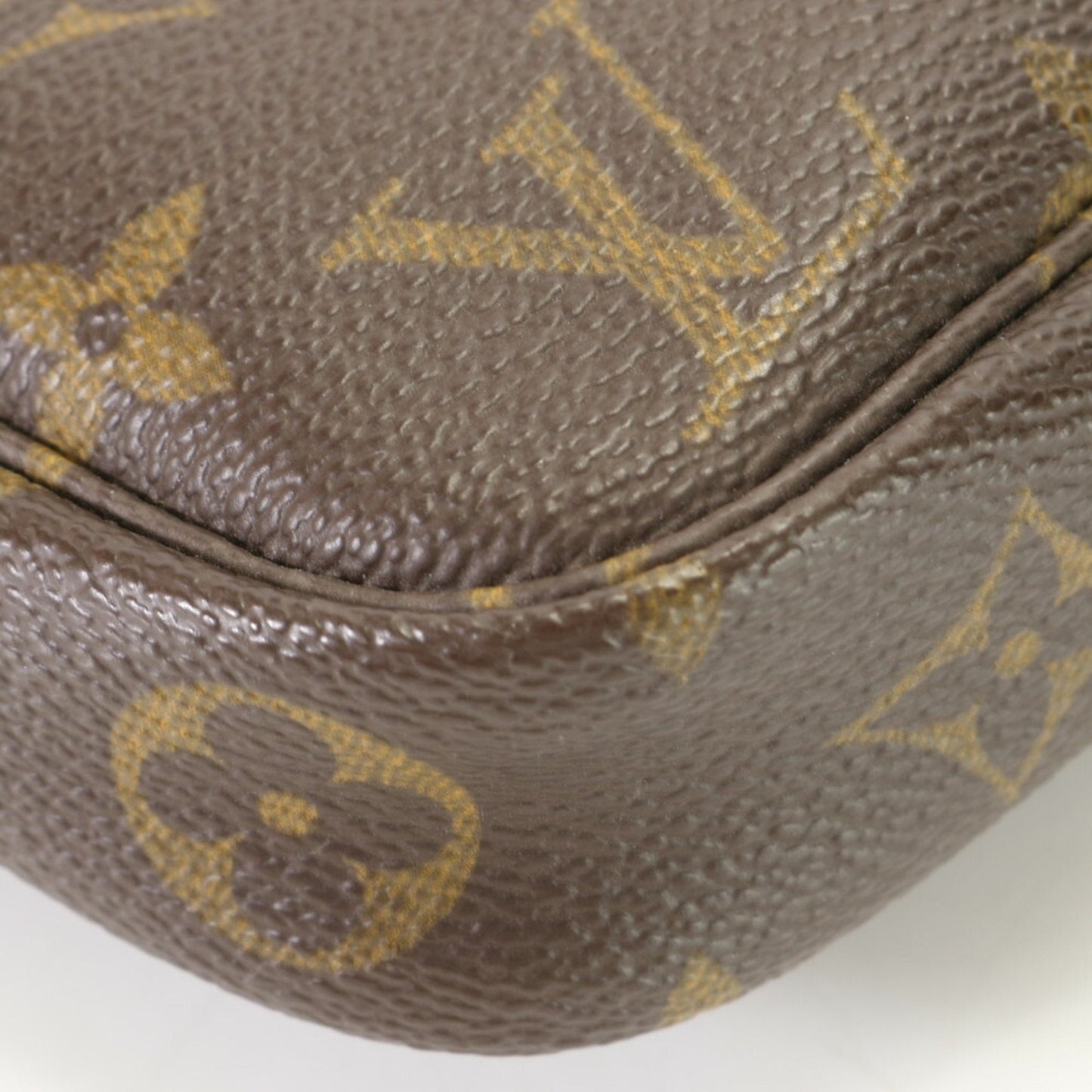 LOUIS VUITTON Pochette accessoires Clutch Bag