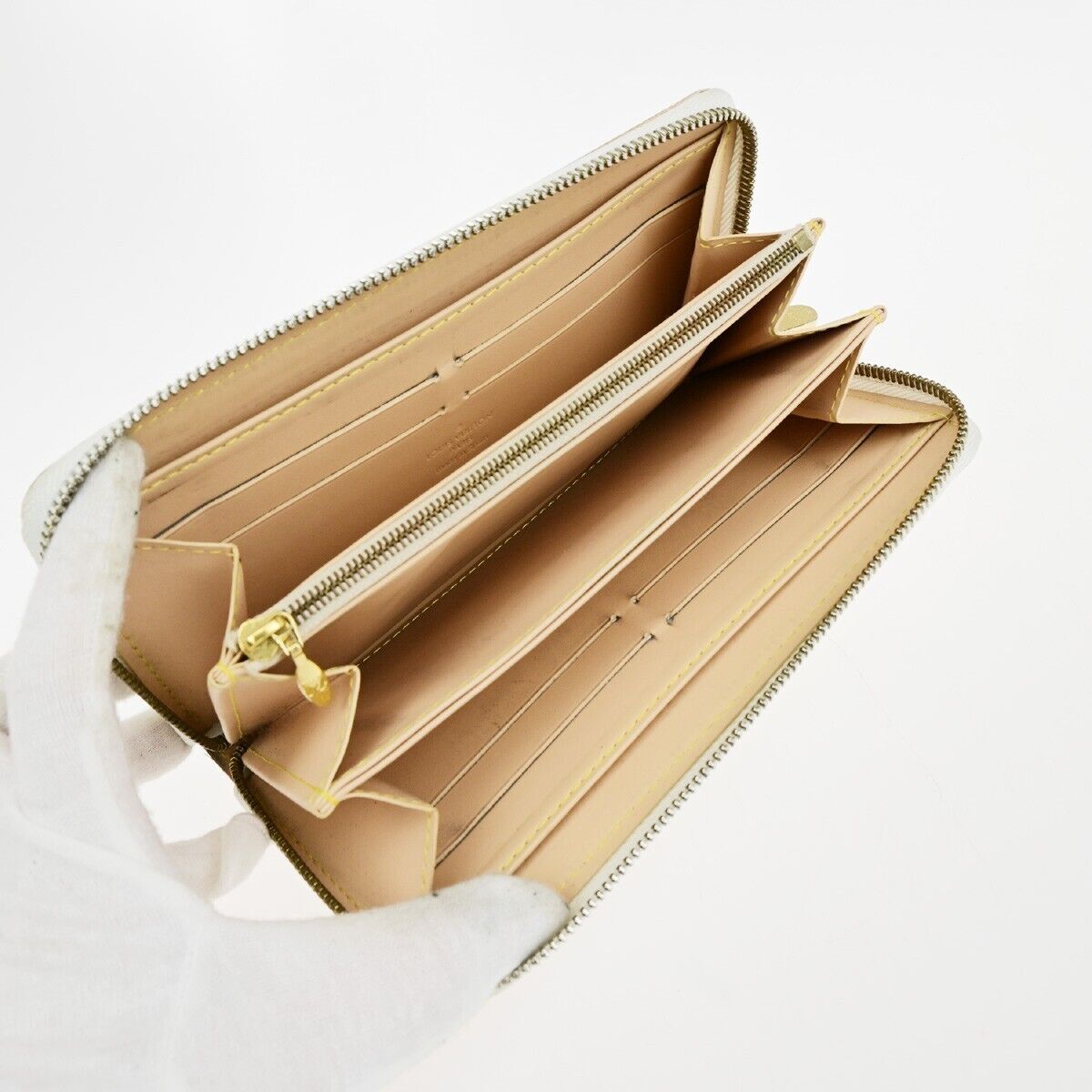 LOUIS VUITTON Zippy wallet