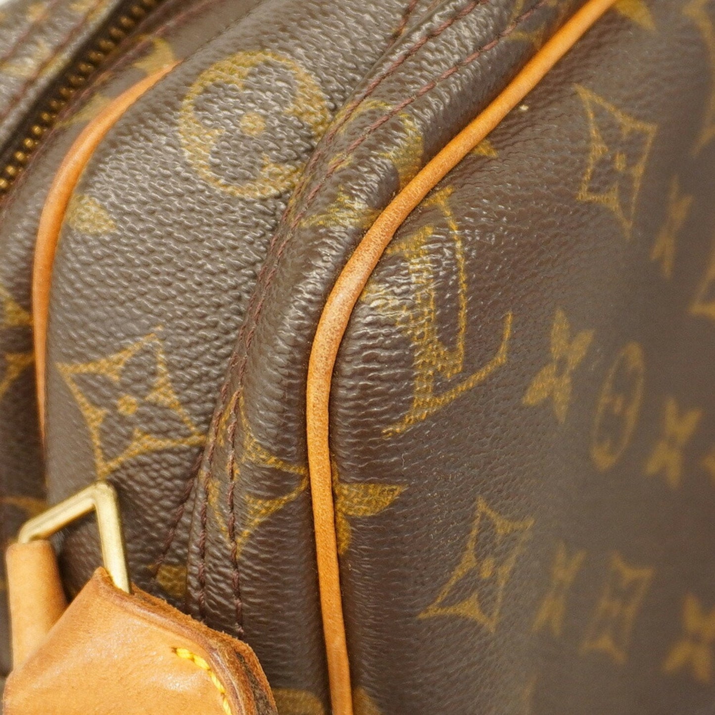 LOUIS VUITTON Reporter Shoulder Bag