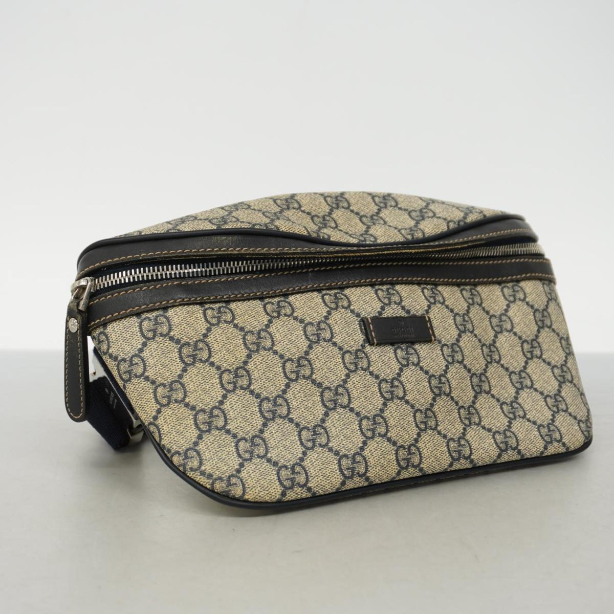 GUCCI GG Supreme Shoulder Bag