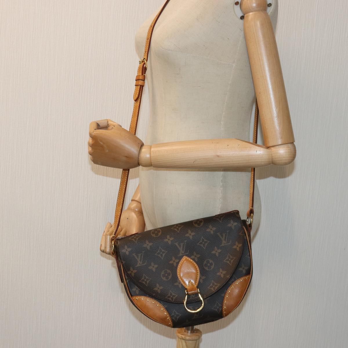 LOUIS VUITTON Saint Cloud Shoulder Bag