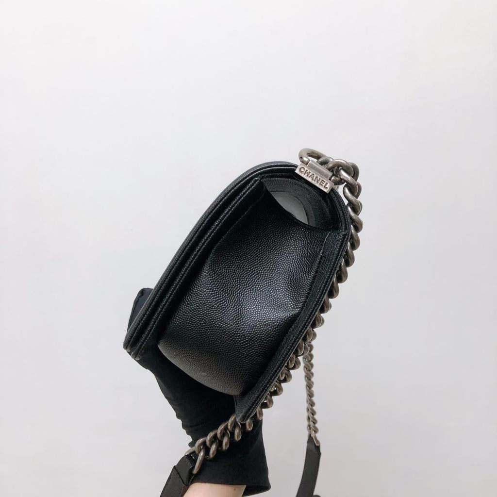Le Boy Old Medium Caviar Black RHW