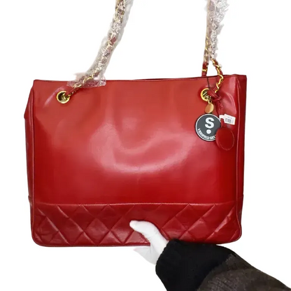 Leather handbag Chanel Red in Leather A- A-