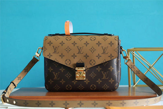 The Franco Shops - Louis Vuittons  - 7679