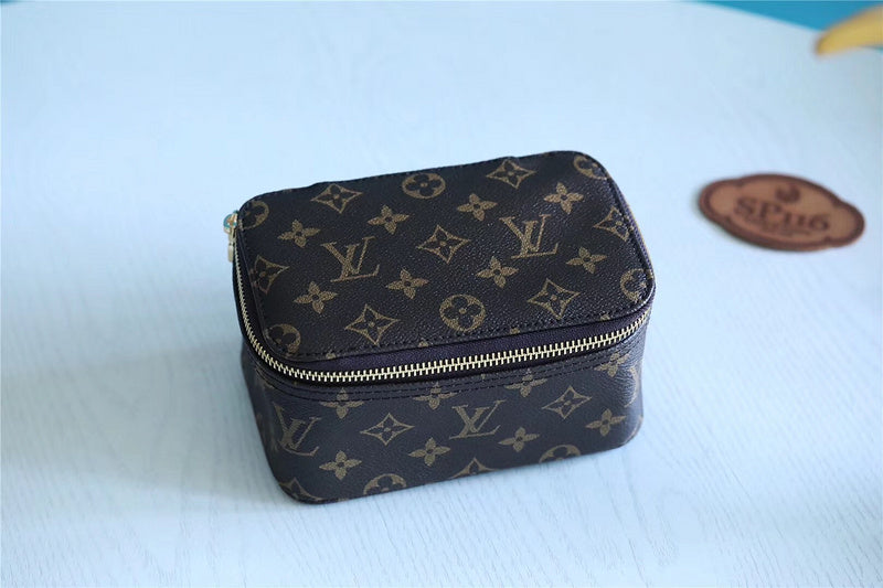 Franco Shops - Louis Vuittons  - 9204