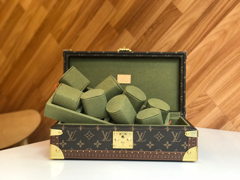 Franco Shops - Louis Vuittons  - 9497