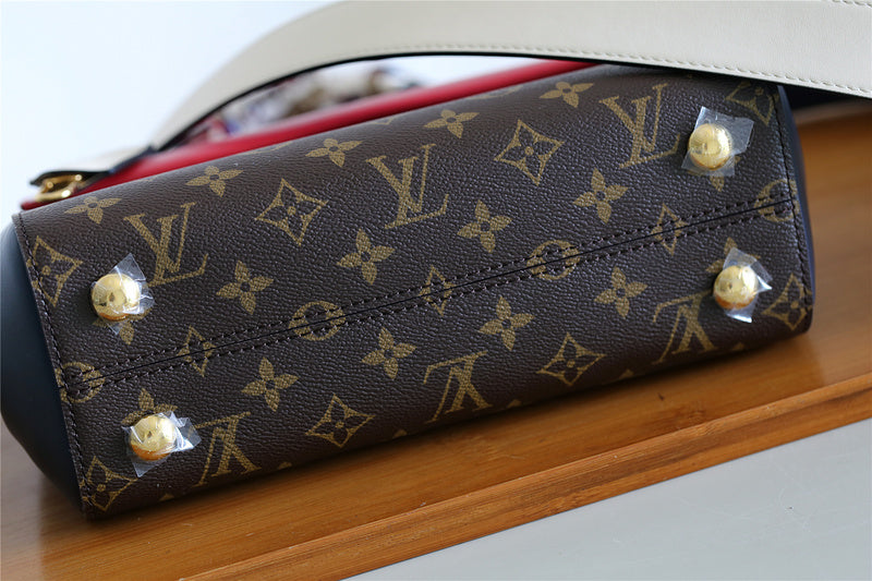 The Franco Shops - Louis Vuittons  - 7971